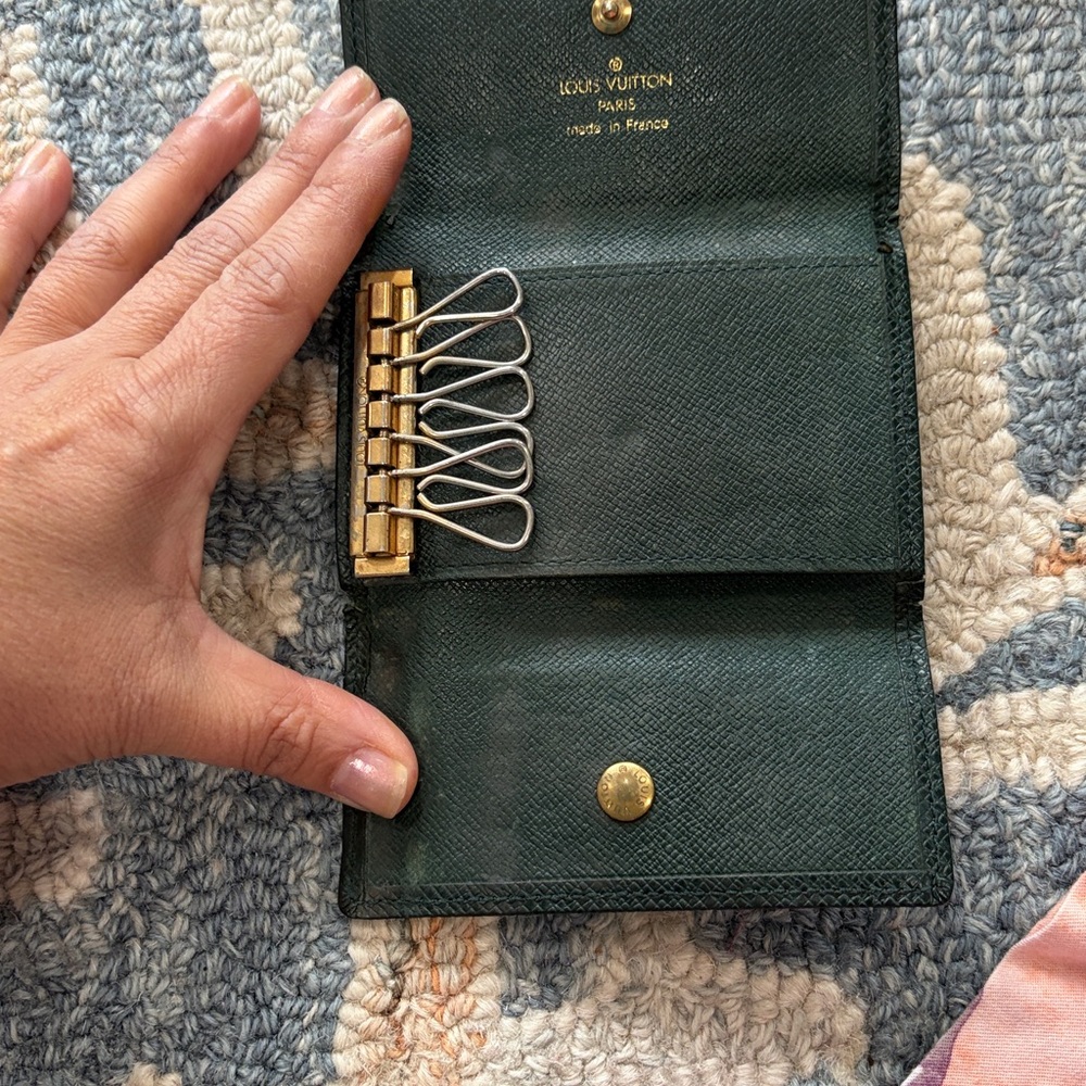 Louis Vuitton Black Textured Leather Fold Key Holder - Picture 3 of 5